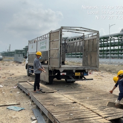 Công việc thu gom hàng ngày của SAO VIỆT tại Dự án lọc hoá dầu Long Sơn